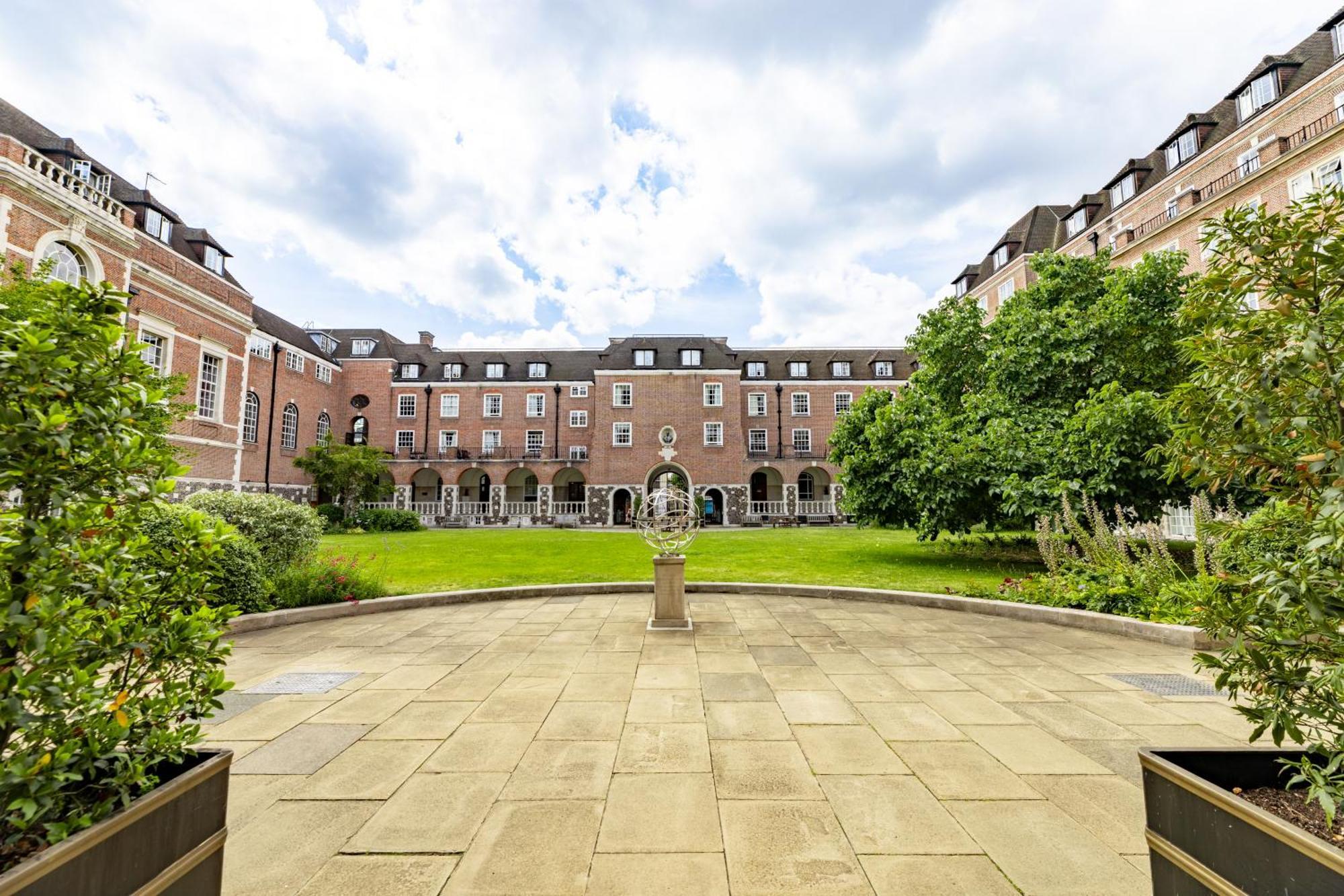 The Goodenough On Mecklenburgh Square Hotel 4*
